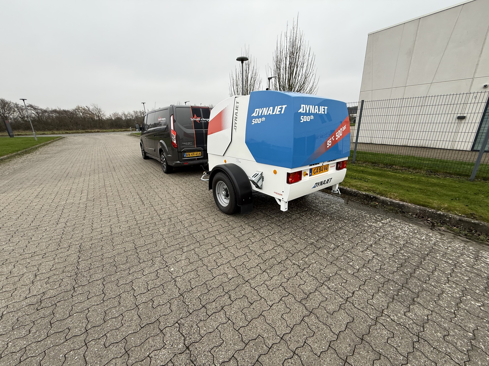 Professionel højtryksrensning af facade